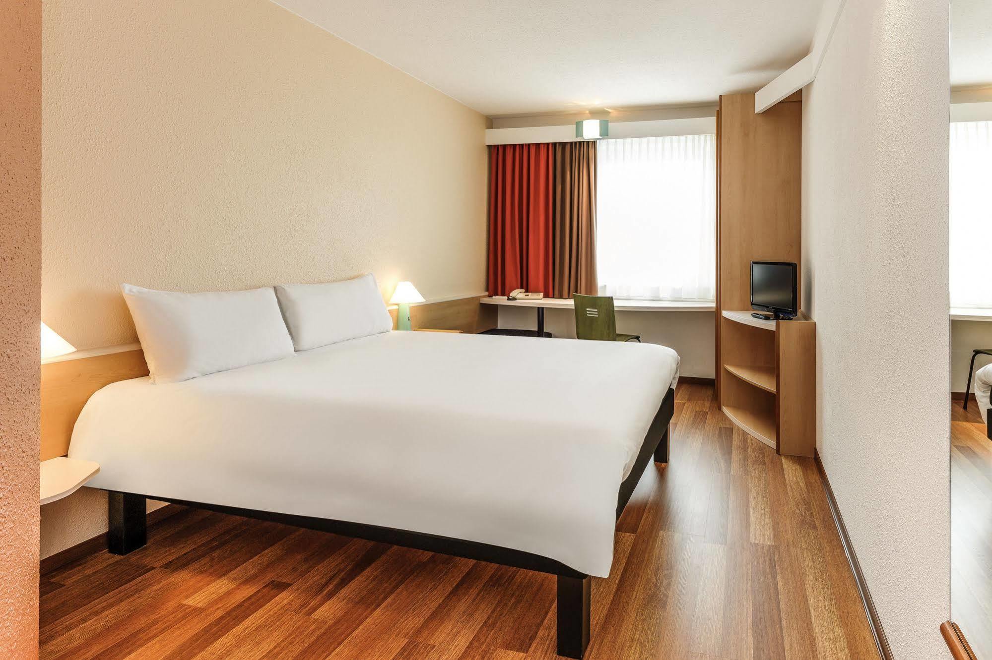 Ibis Hotel Muenchen Messe Feldkirchen  Exterior photo